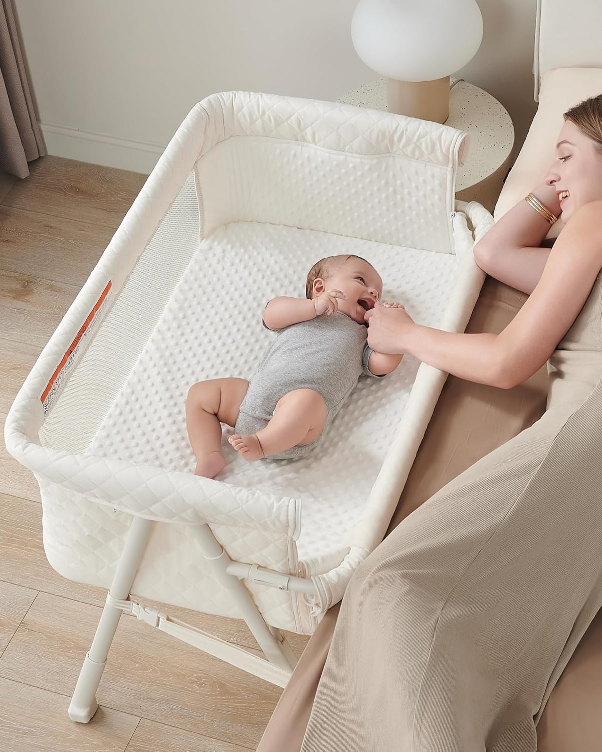Bassinet Bedside Sleeper Baby Crib for Newborn Baby Bassinets Bedside Sleeper 4 Auto-Lock